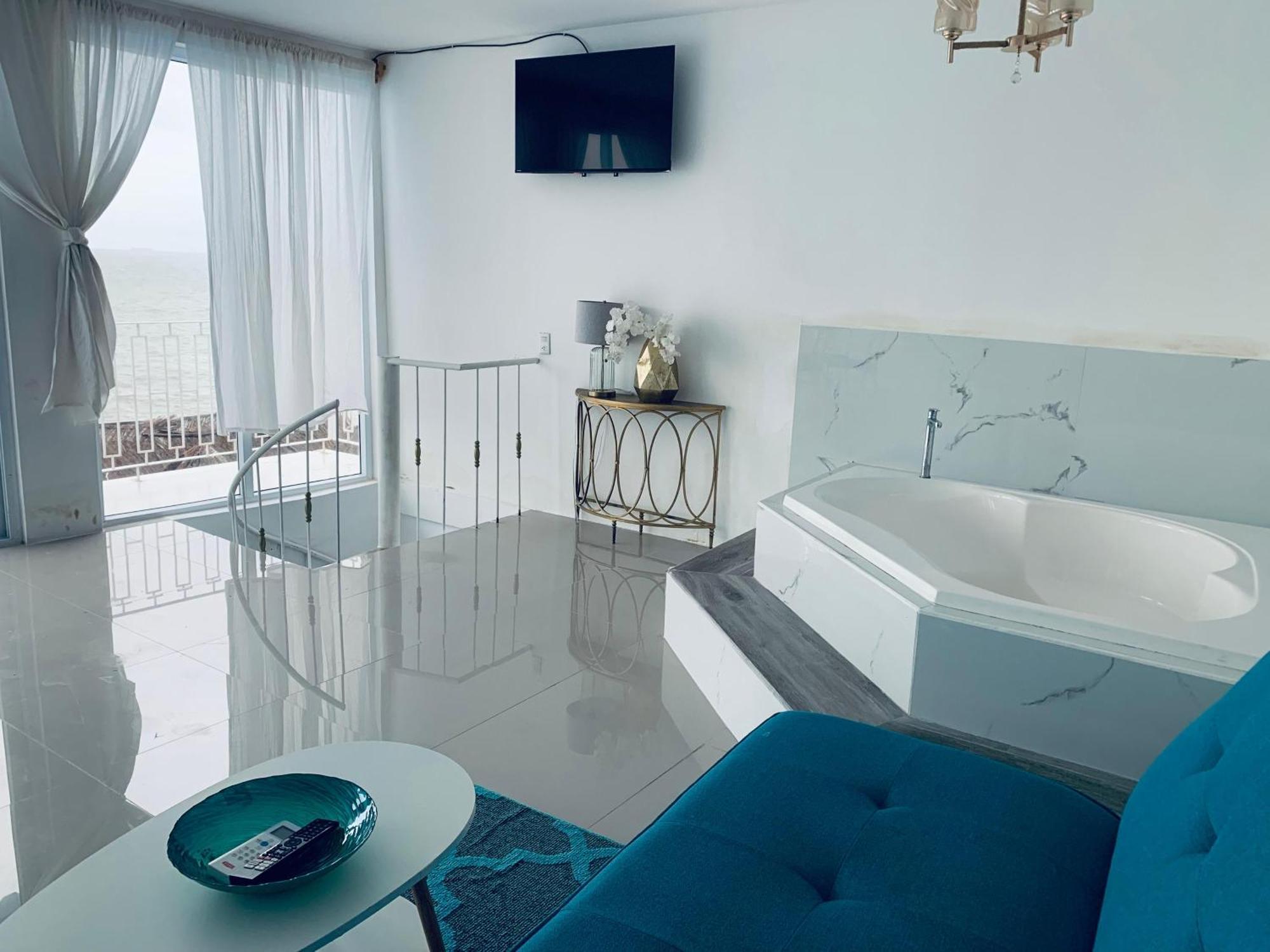Restaurante Y Hotel “La Pesca” Puerto Barrios Eksteriør bilde