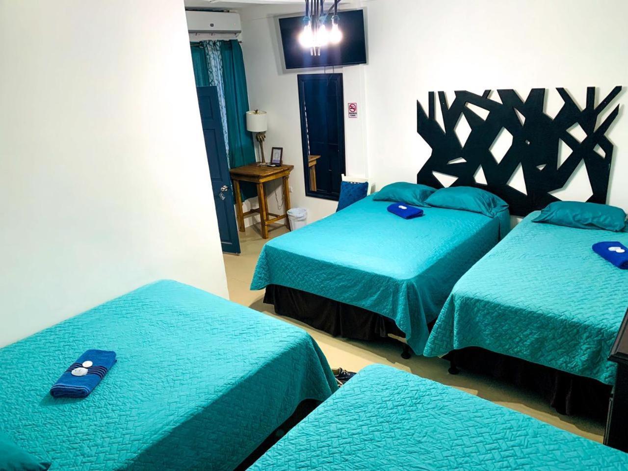 Restaurante Y Hotel “La Pesca” Puerto Barrios Eksteriør bilde